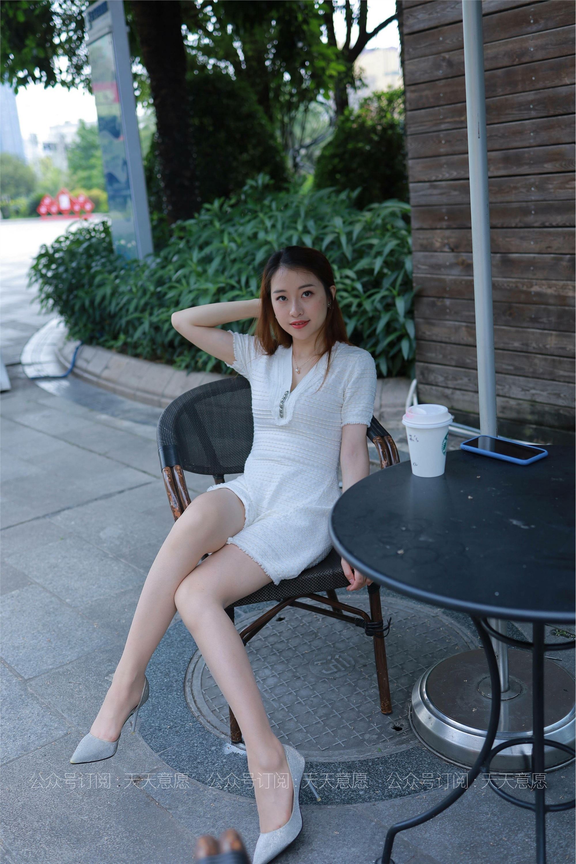 IESS异思趣向 - 模特：小婕《肉丝白裙俏佳人》